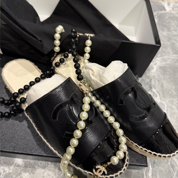 CHANEL Black and Beige leather Espadrilles - Picture 1 of 10